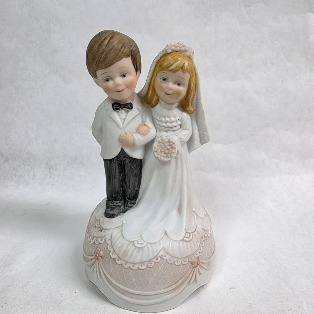 Vintage Schmid 1981 Hand-Painted Porcelain Wedding Couple‎ Cake Topper Music Box